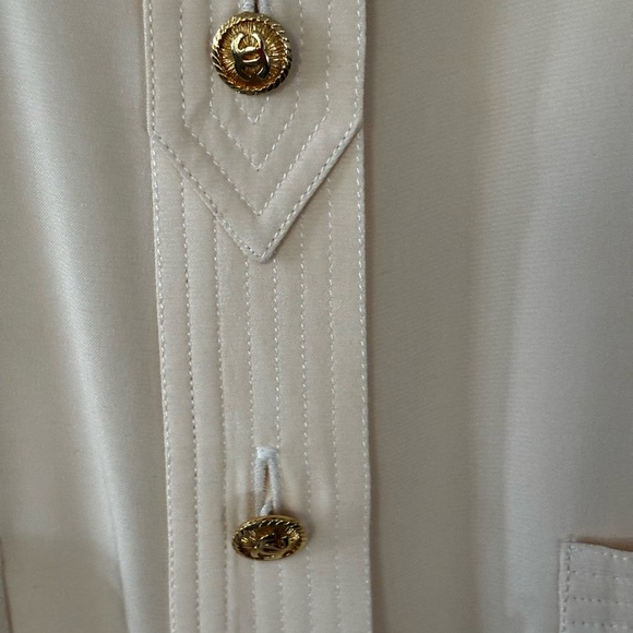 AUTHENTIC CHANEL Silk Blouse with Logo pocket and Chanel Button- Size 40 Cream - Picture 2 of 7